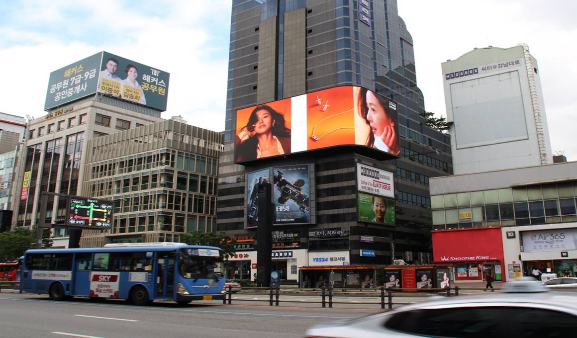 강남역 LED 전광판 배경